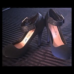 NEW Women Black BABY DOLL Shoes. Size 6.  $40.